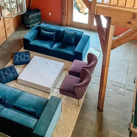 Bright Fun Four Bedroom Cabin With Pool